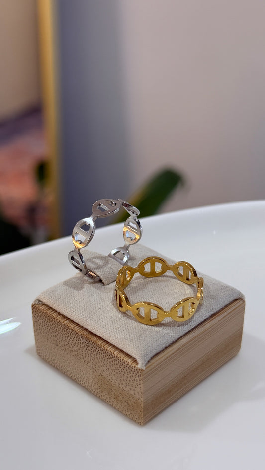 Twist Link Ring